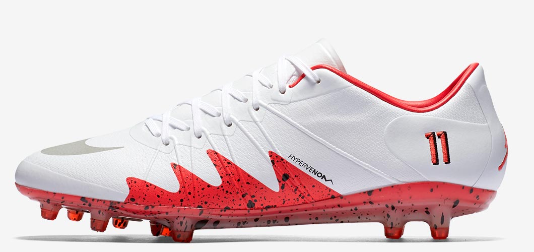 crampon de foot nike hypervenom jordan