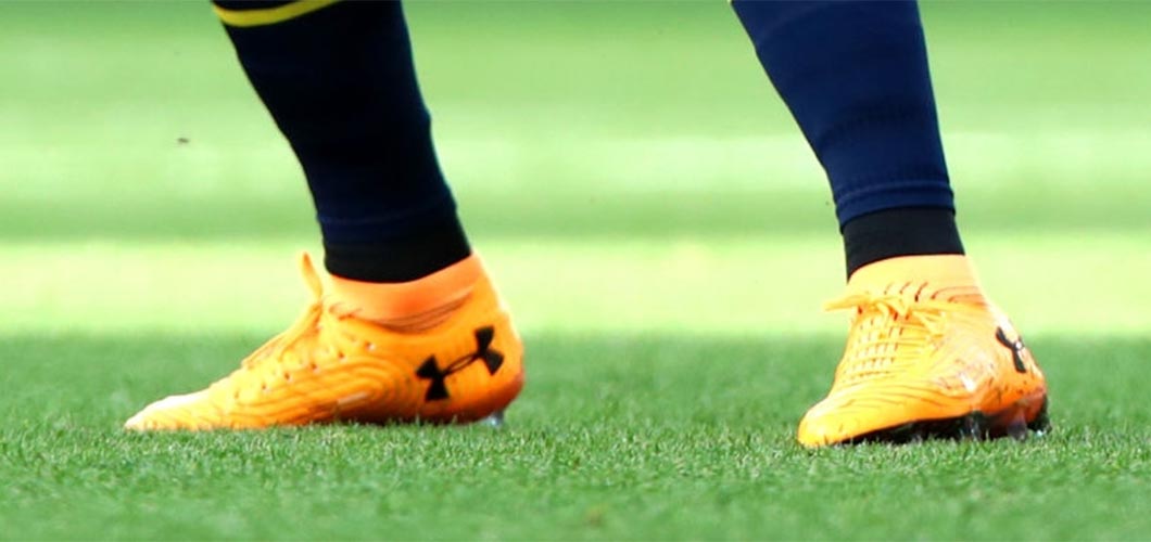 under armour magnetico football boots