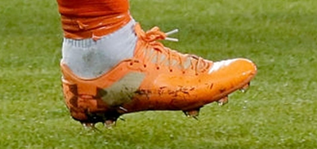 memphis depay cleats