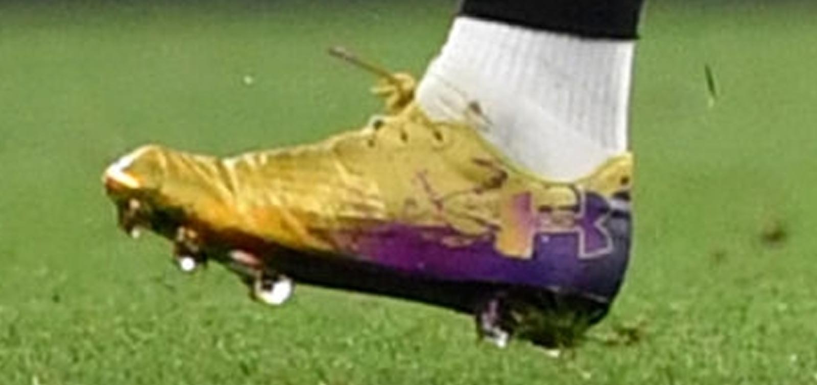 memphis depay cleats