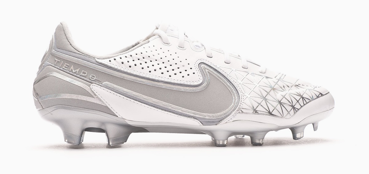 white ronaldinho boots